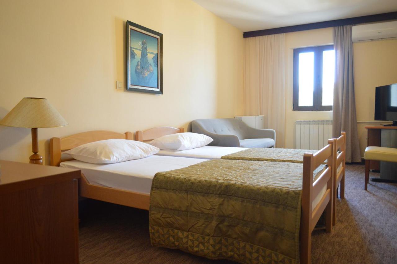 Ambassador Apartments Petrovac Exterior foto